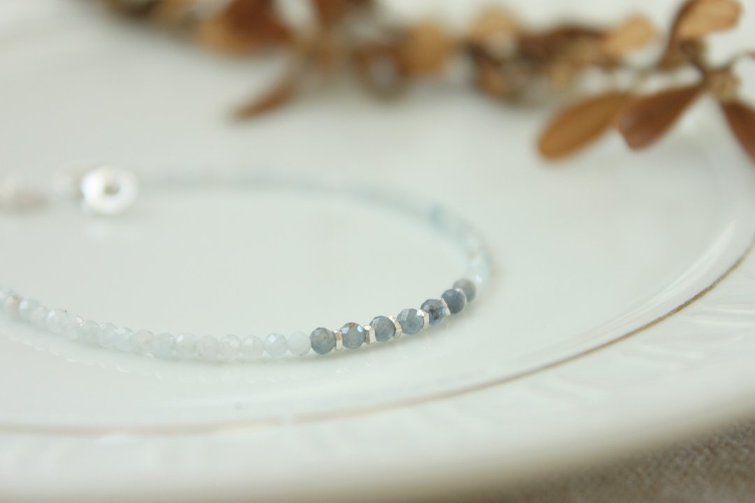 【纯银极细手链】海水蓝宝 蓝宝石。设计师手作商品 - 手链/手环 - 纯银 蓝色