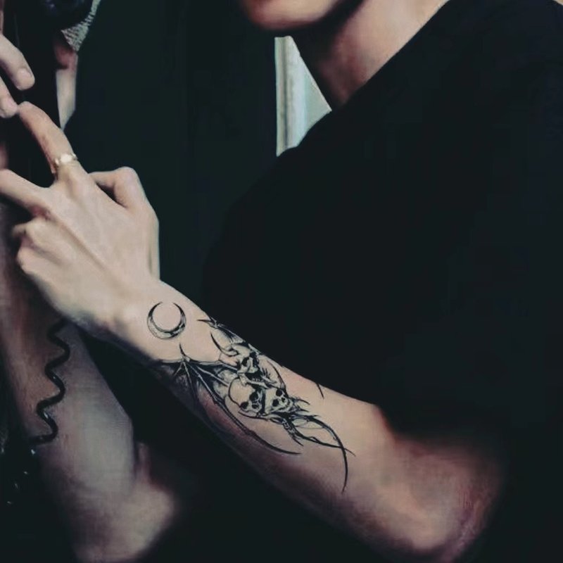 发2张【骷髅之翼】真实感半永久刺青图案草本纹身贴仿真持久男女 - 纹身贴 - 纸 黑色