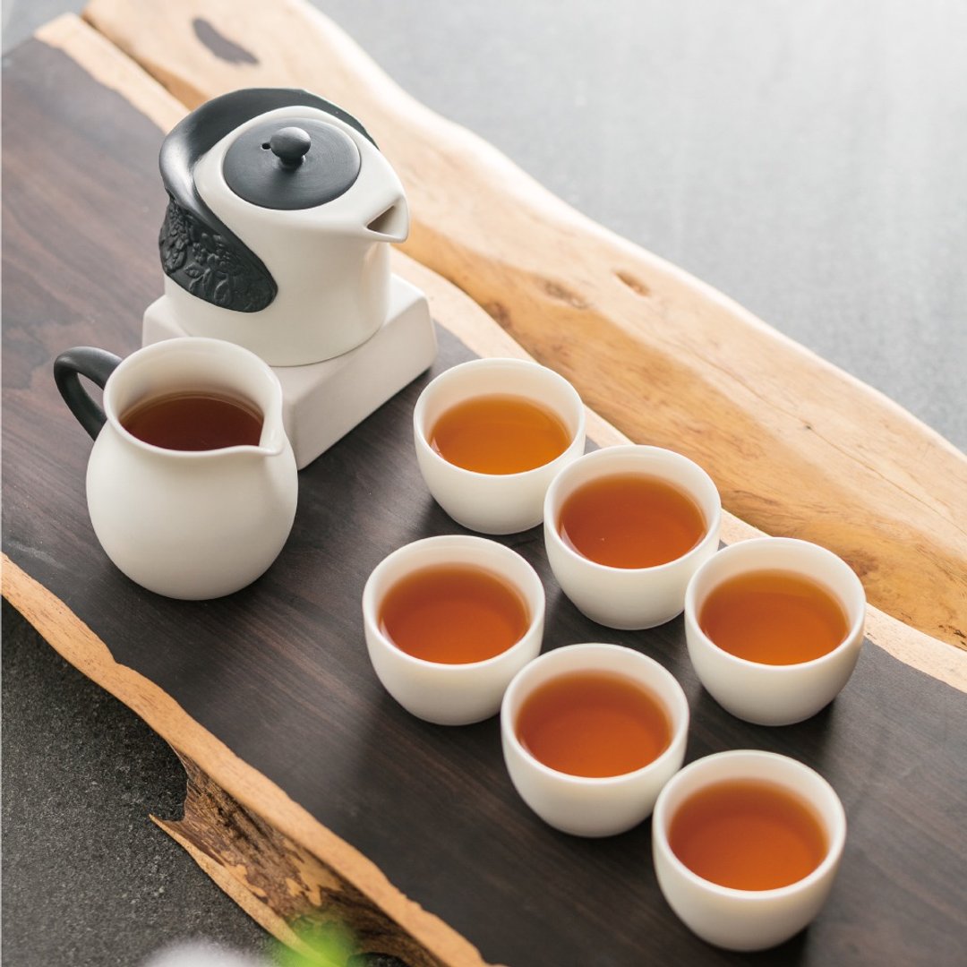 【金点设计奖】陆宝 净墨牡丹茶组 一壶一海六杯 陶瓷泡茶组 - 茶具/茶杯 - 瓷 白色
