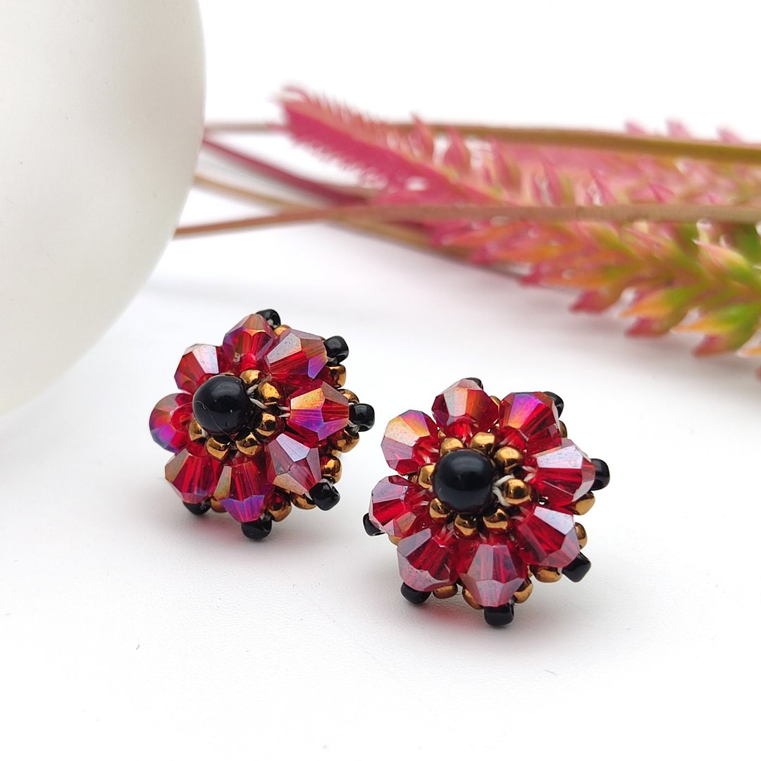Red Stud Earrings, Beaded Earrings, Crystals Earrings, Hand Made, 手作, 針式耳環 - 耳环/耳夹 - 玻璃 红色