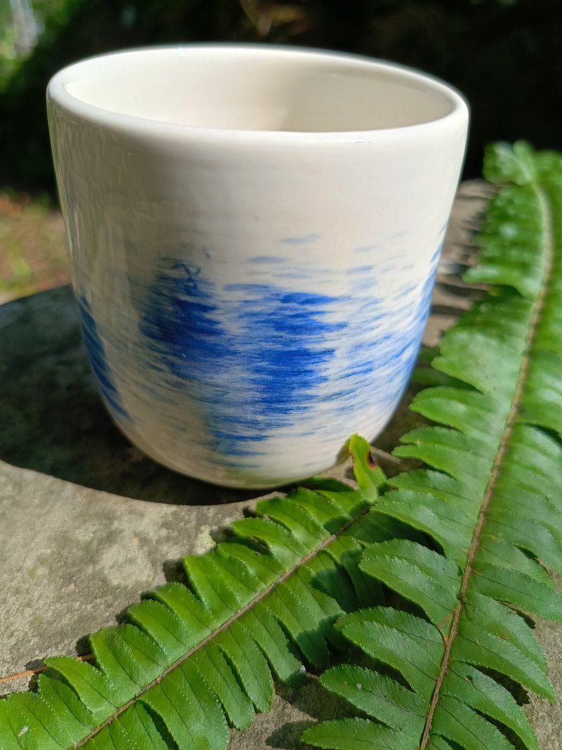 手绘陶瓷茶杯   冬日暖手夏日清凉 - 茶具/茶杯 - 瓷 白色