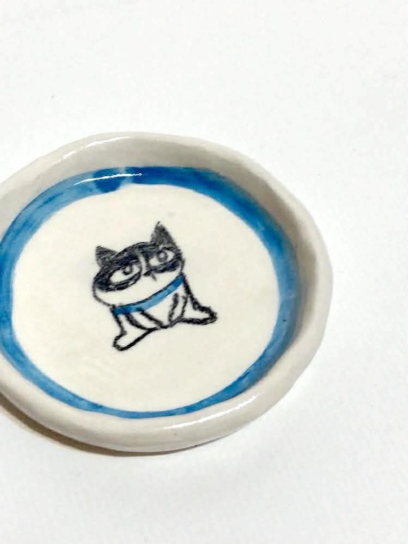 蓝色项圈的奔驰猫猫 小碟 饰品碟 - 香薰/精油/线香 - 瓷 白色
