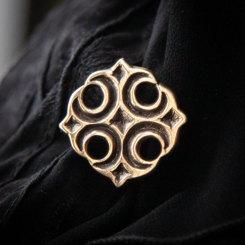黄铜胸针。英国考古发现复制品。手工纤维状饰针。 - 胸针 - 其他金属 橘色