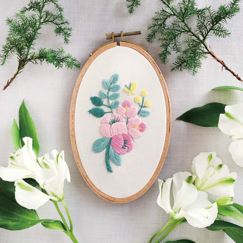 Flowers in the Sunny Place - Embroidery Hoop Kit - 编织/刺绣/羊毛毡/裁缝 - 绣线 粉红色