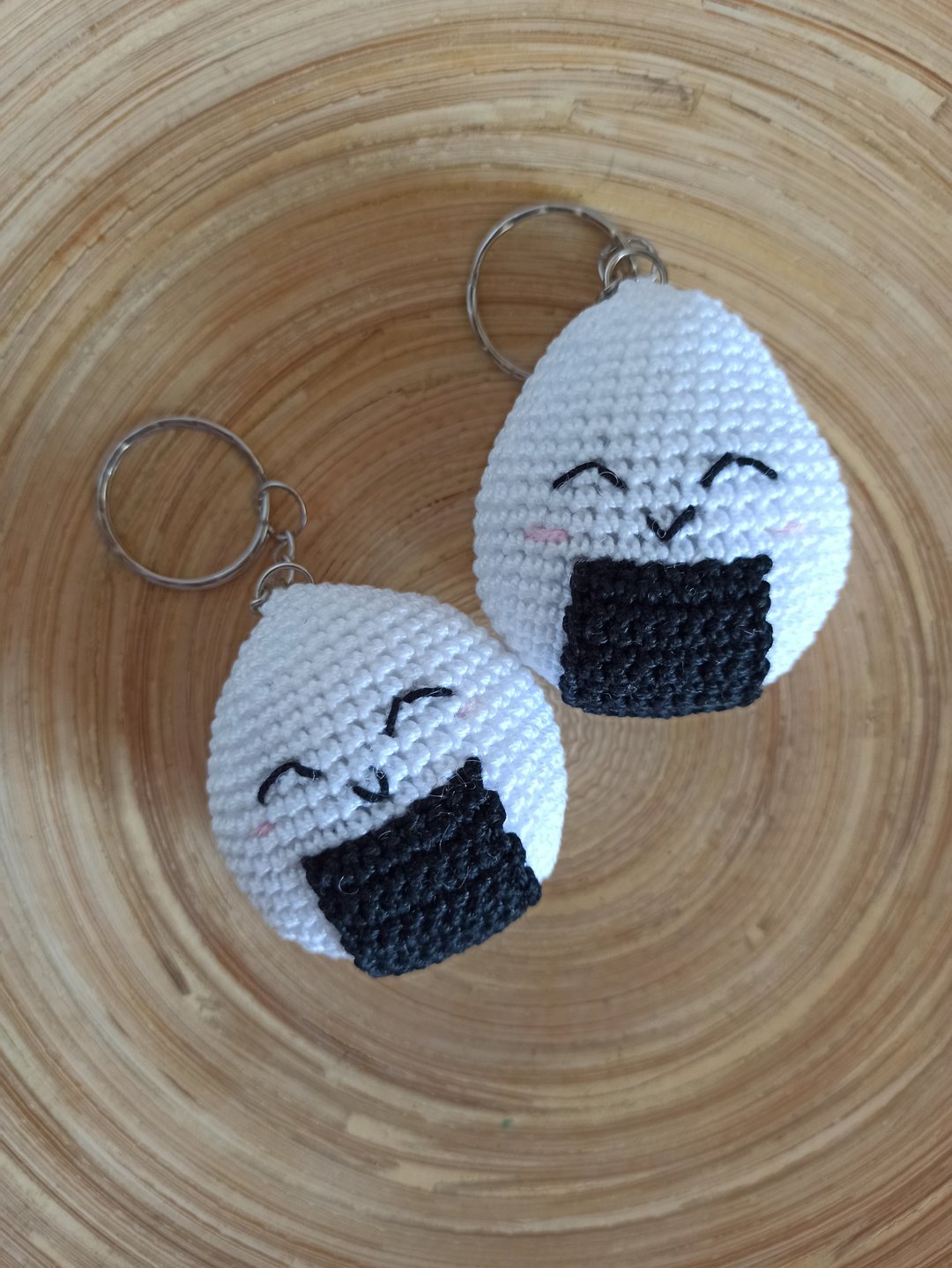 Crochet keychain rice ball, amigurumi toy, cute bag charm,mini toys, - 钥匙链/钥匙包 - 棉 多色