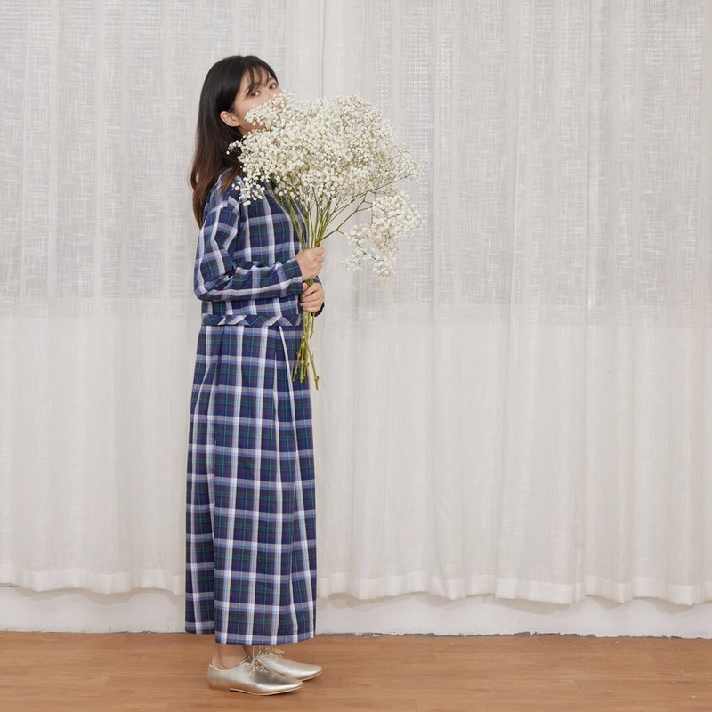 Erin半开襟腰细褶长袖长洋装/蓝格纹 - 洋装/连衣裙 - 棉．麻 蓝色