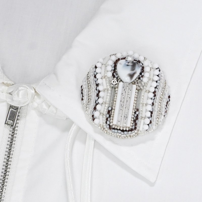 会说话的胸针 大尺寸 5 珠饰刺绣胸针 白色 银色 冷色调 沉稳风格 独一无二 圣诞节 - 胸针 - 玻璃 白色