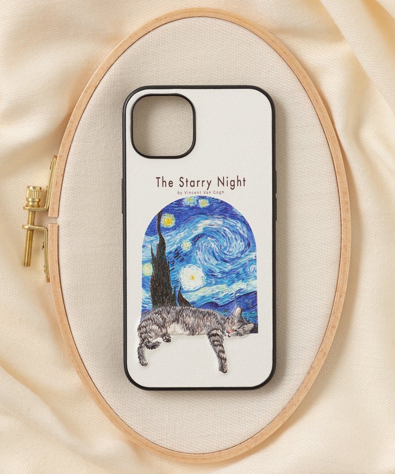 立體刺繡手機殼 iPhone 13 PBAT PU合成皮革 猫咪x星夜 - 手机壳/手机套 - 聚酯纤维 多色