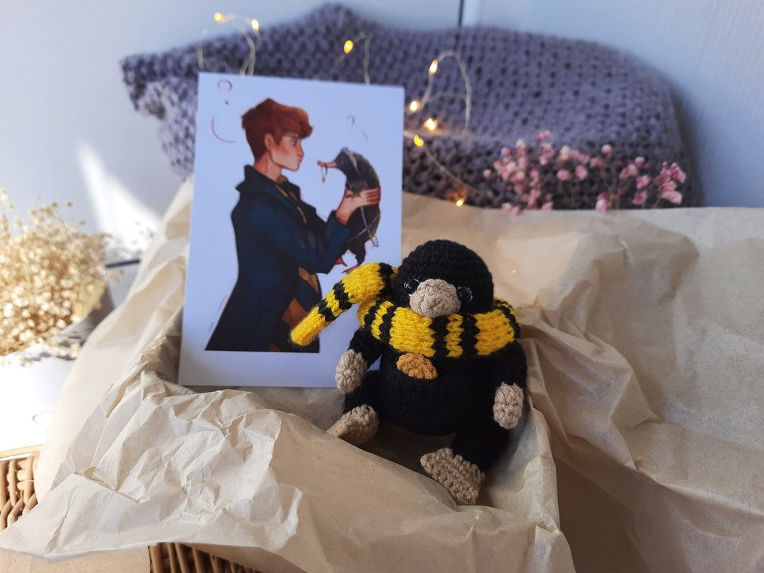 Stuffed Baby Niffler from the movie Fantastic Beasts decor . Scamander Fantasy - 扇子 - 棉 黑色