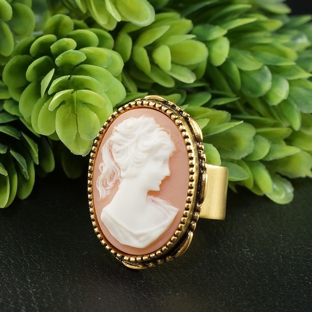 Lady Cameo Adjustable Ring White Pink Girl Cameo Large Oval Golden Ring Jewelry - 戒指 - 其他材质 粉红色