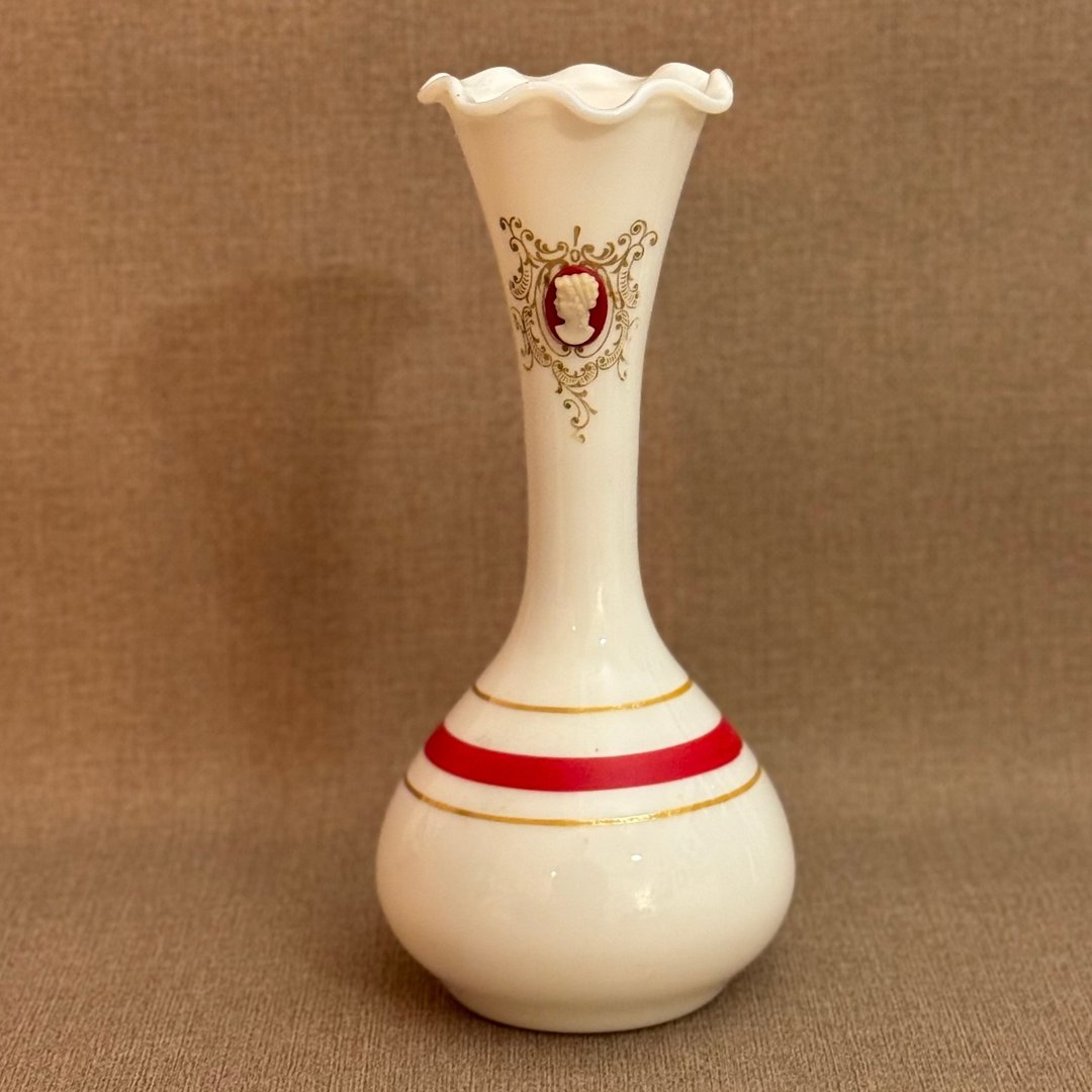 40059-法国古董牛奶玻璃荷叶边 仕女头像花瓶French antique vase - 摆饰 - 玻璃 