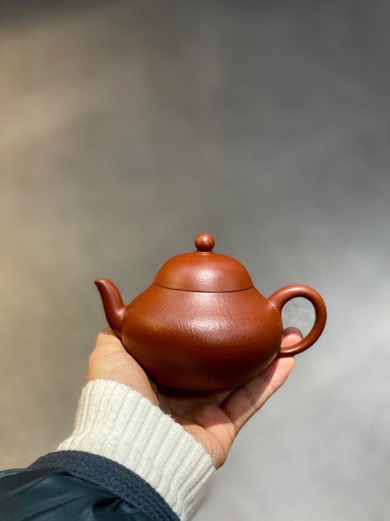 梨形 全手工  朱泥 180ml 14孔 王老师作品  采用天然朱泥 - 茶具/茶杯 - 陶 灰色