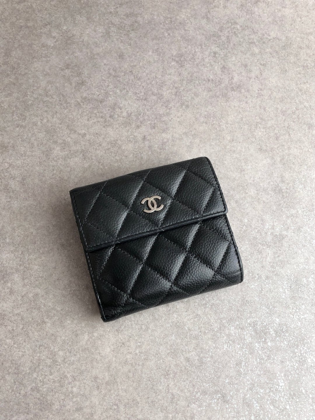 【VintageShop solo 日本直送中古包专卖店】CHANEL 香奈儿 经典菱格纹 皮夹 黑色 双 C Logo 顶级鱼子酱牛皮 零钱包 复古 f4xrcc - 皮夹/钱包 - 真皮 黑色