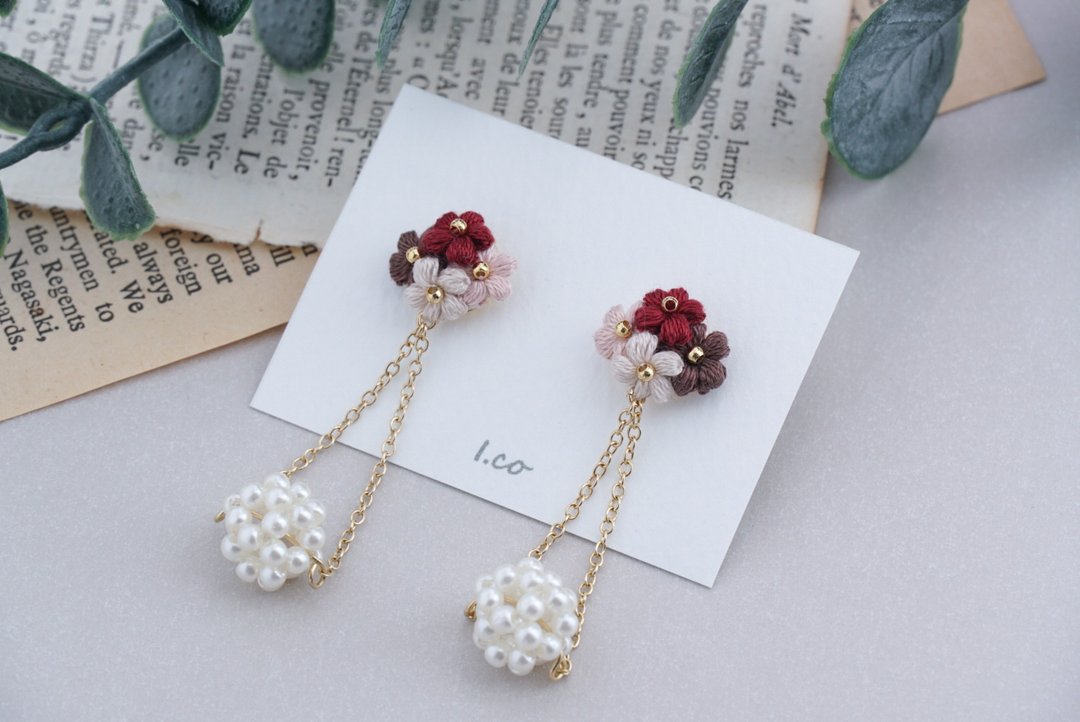 Embroidery thread crochet earrings - 耳环/耳夹 - 绣线 红色