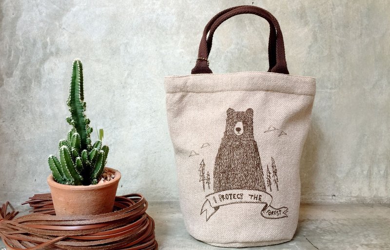 HANDBAG HAND PRINT BEAR PROTECT THE FOREST. - 手提包/手提袋 - 棉．麻 卡其色