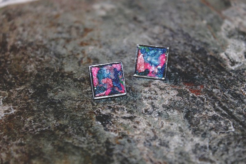 海马洗头软陶针式耳环 - 耳环/耳夹 - 陶 红色