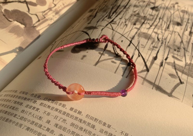 手作 余霞成绮。玛瑙小平安扣复古编织手绳 桃花人缘古风新年手链 - 手链/手环 - 水晶 粉红色