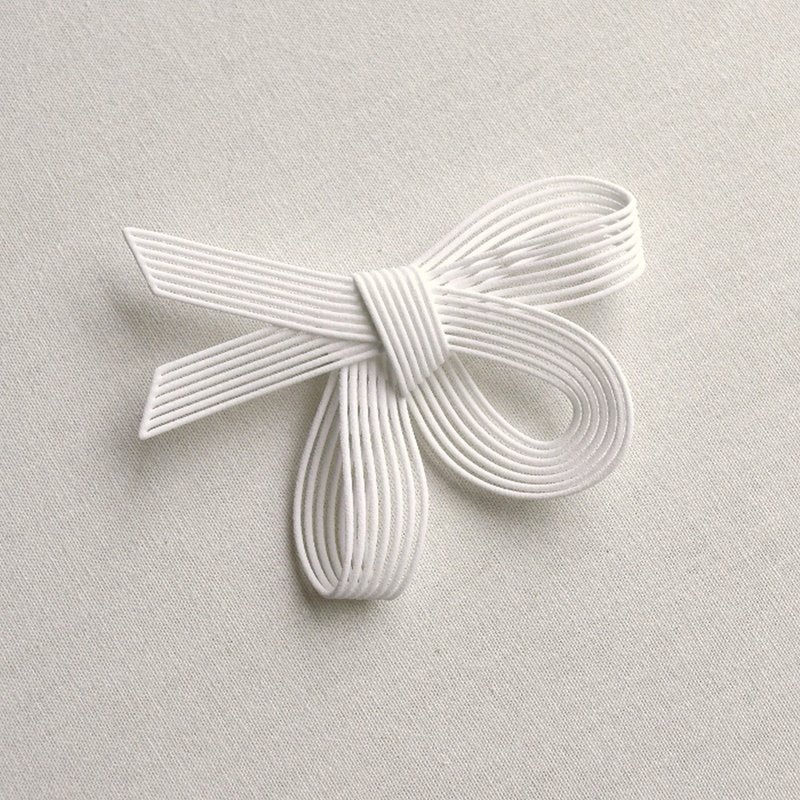 ルネ　白　ブローチ - 胸针 - 塑料 白色