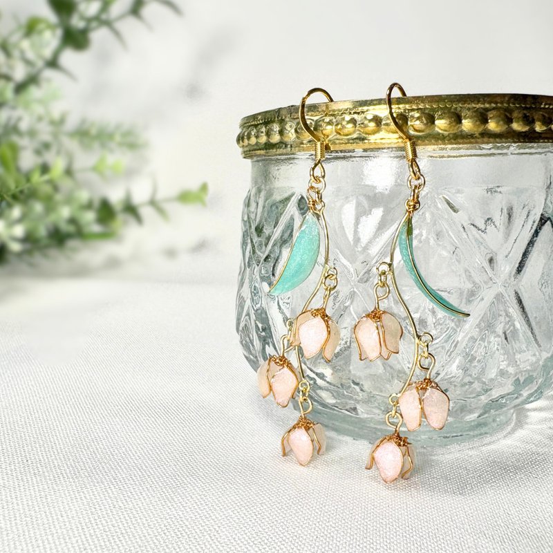 带来幸福的铃兰长款耳针 / 耳夹 过敏友善 摇曳树脂花朵 春季礼物 - 耳环/耳夹 - 树脂 白色