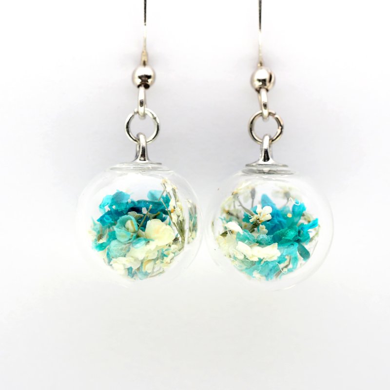 爱家作- OMYWAY 干花永生花玻璃球耳针耳环耳勾垂挂耳夹 1.2cm - 耳环/耳夹 - 玻璃 白色