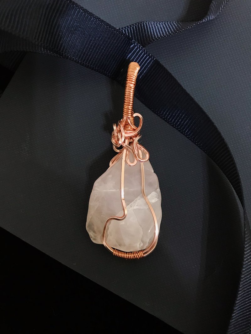 Angelin Jewelry || 粉水晶 / 坠饰 / 项链 / 情人节礼物 / 手作 - 项链 - 水晶 