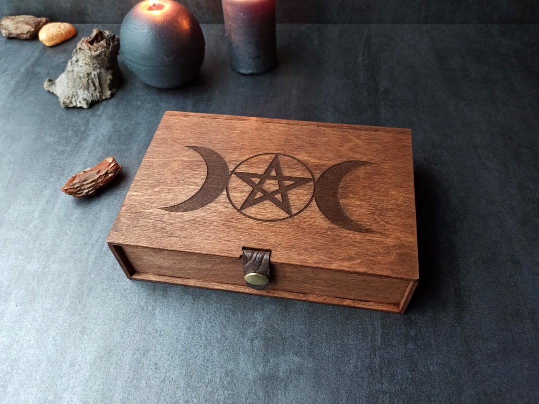 Triple Moon Pentacle Witch box magic things storage. Mystic trinkets altar box - 收纳用品 - 木头 