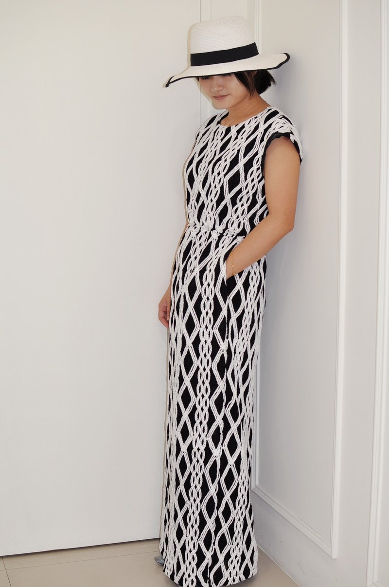 Flat 135 X 台湾设计师系列 短袖长洋装白色螺纹棉质黑色蕾丝布料 - 洋装/连衣裙 - 聚酯纤维 黑色