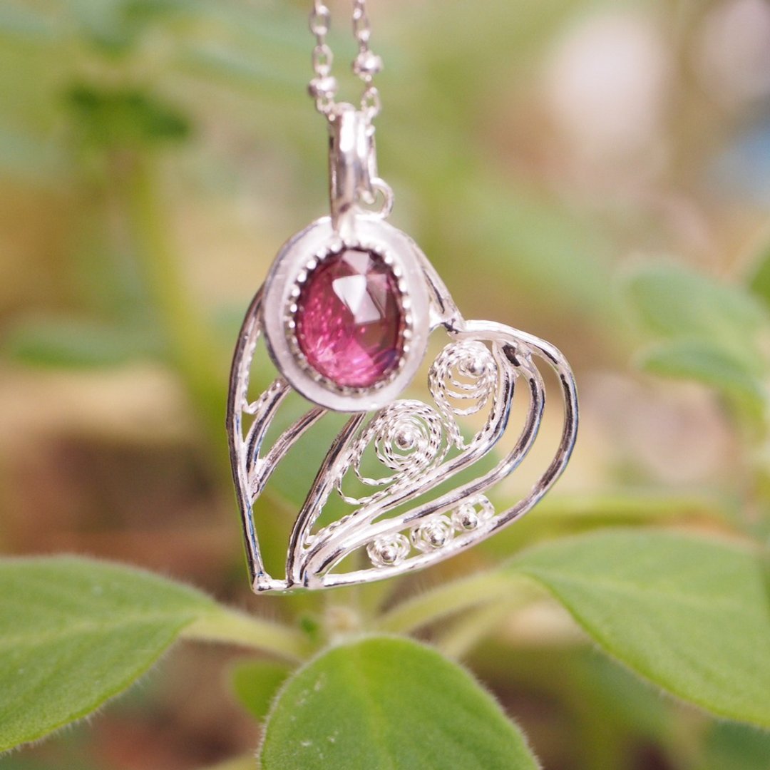 玫瑰榴石 心形花丝 纯银项链 Rhodolite heart shape filigree - 项链 - 半宝石 紫色