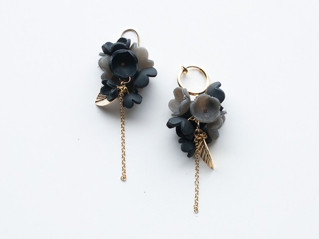Black Flower earrings (pierced/clip-on) - 耳环/耳夹 - 粘土 黑色