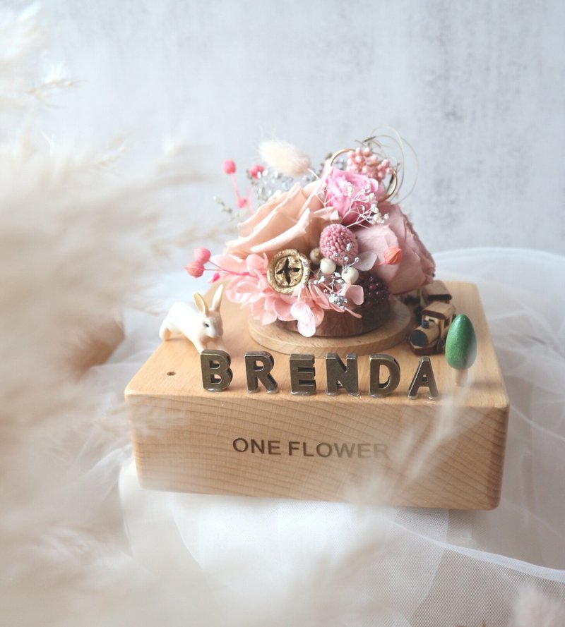 生日限定【客制化礼物】快乐火车转动永生花音乐盒 粉 个人化字母 - 干燥花/捧花 - 植物．花 