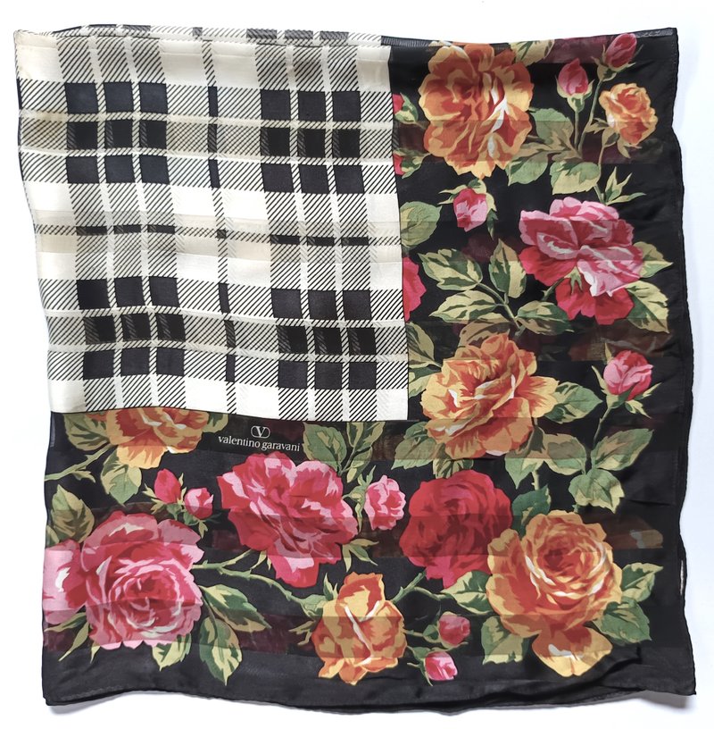 古董 Valentino Garavani 玫瑰花卉丝巾，35 x 35 英寸，印花丝巾 - 丝巾 - 丝．绢 黑色