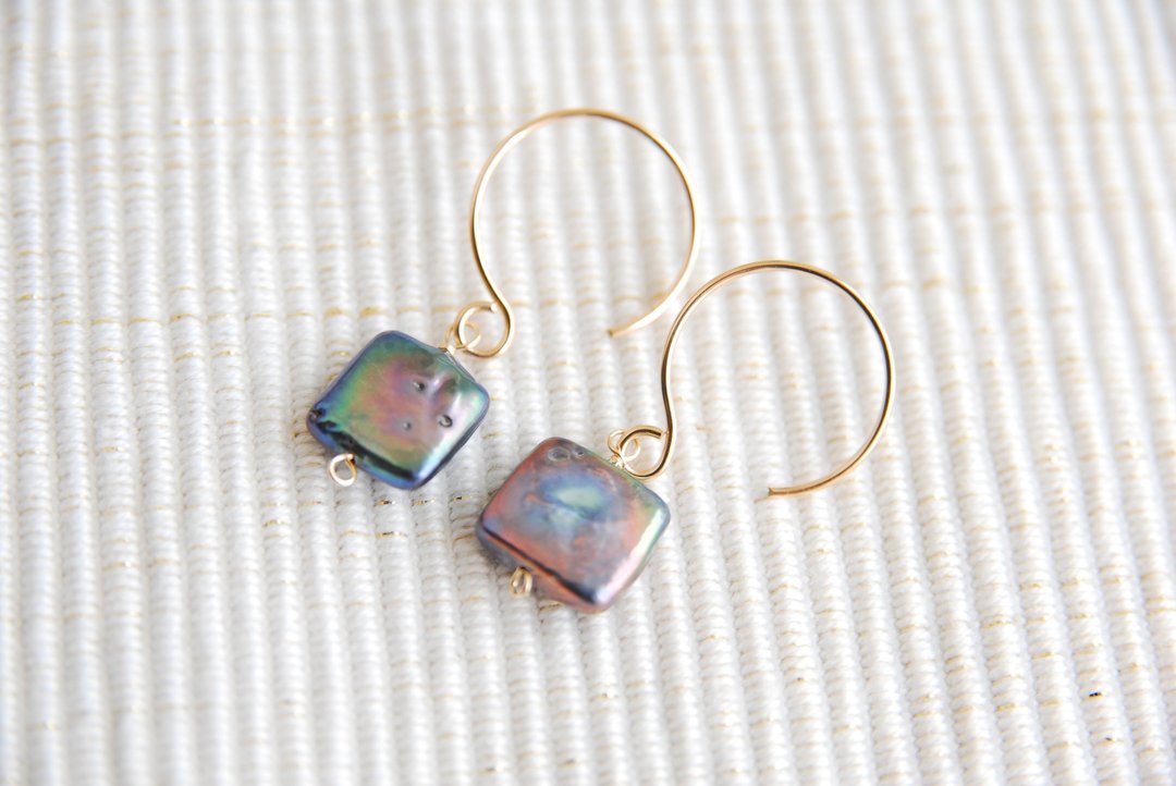 Peacock Square Pearl Earrings (14kgf) - 耳环/耳夹 - 宝石 黑色