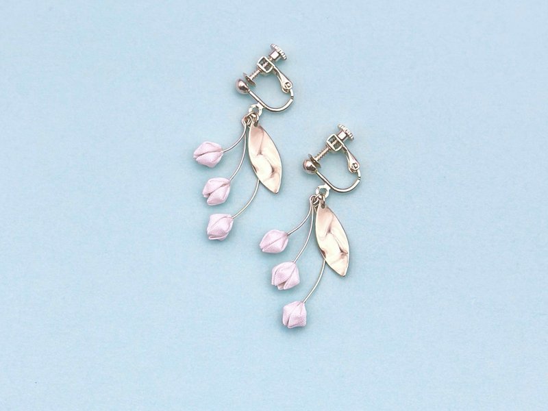 摇曳铃兰耳夹 和风 浴衣 Tsumami-zaiku 成人式 毕业式 婚礼 袴 春季 日式 婚礼 简约 清新 纯洁 烟火 祭典 正月 - 耳环/耳夹 - 丝．绢 白色