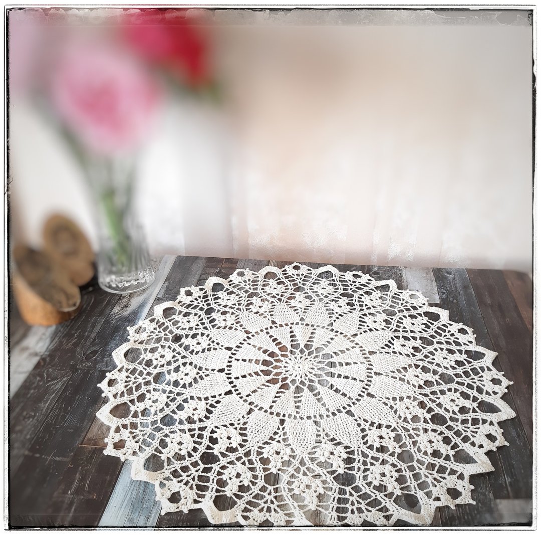 Doily table centerpiece, vintage style doily, lace handmade home décor - 其他 - 棉 卡其色