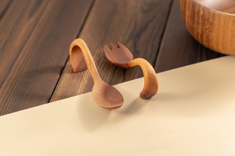 Islandoffer岛屿制作  印尼制造 婴儿弯曲木匙木叉套装 - 餐刀/叉/匙组合 - 木头 金色