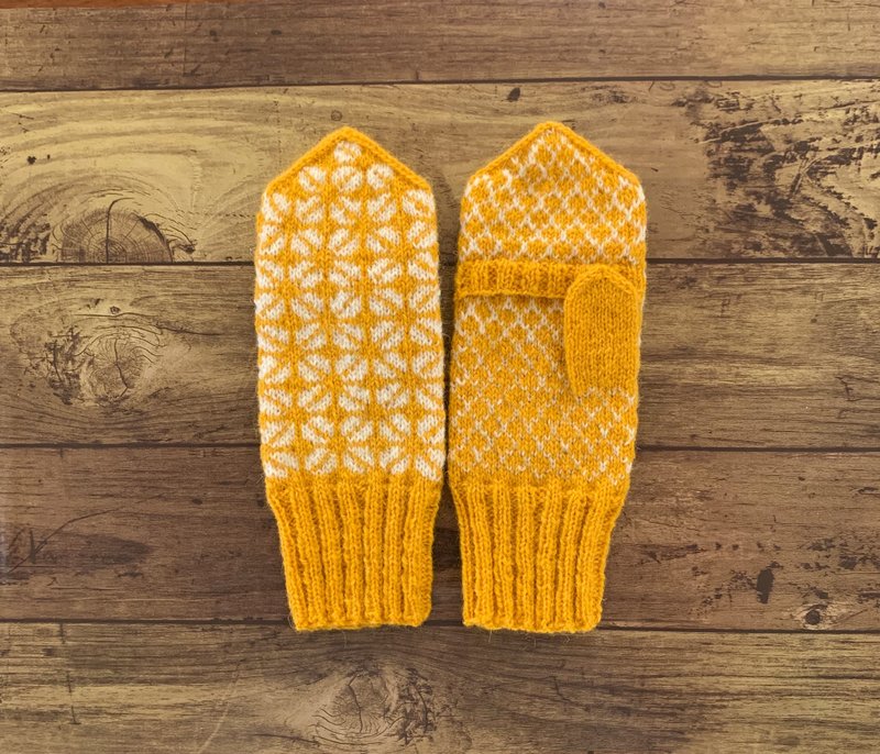 拉脱维亚传统图纹覆盖式手套 芥末黄 - 手套 - 羊毛 黄色