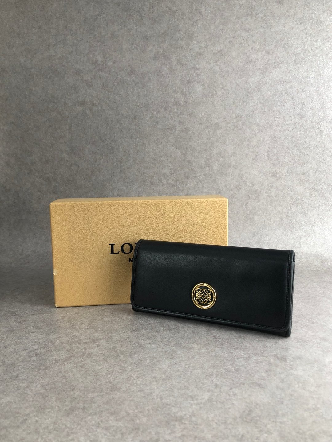 【VintageShop solo 日本直送 中古包专卖店】LOEWE 罗威 经典黑色 Anagram 压纹 皮革 复古名牌皮夹 - 皮夹/钱包 - 真皮 黑色