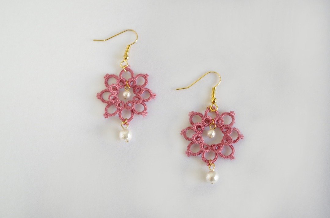 Tatting Flower and Cotton Pearl Earrings Old Rose - 耳环/耳夹 - 棉 粉红色