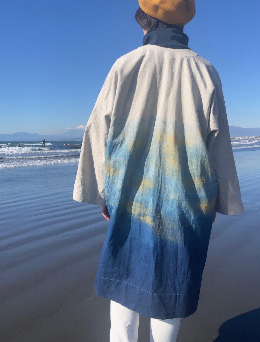 Made in Japan Hand-dyed relaxed silhouette Indigo-dyed cotton Linen gown coat Unisex Haori aizome japan blue - 女装上衣 - 棉．麻 蓝色