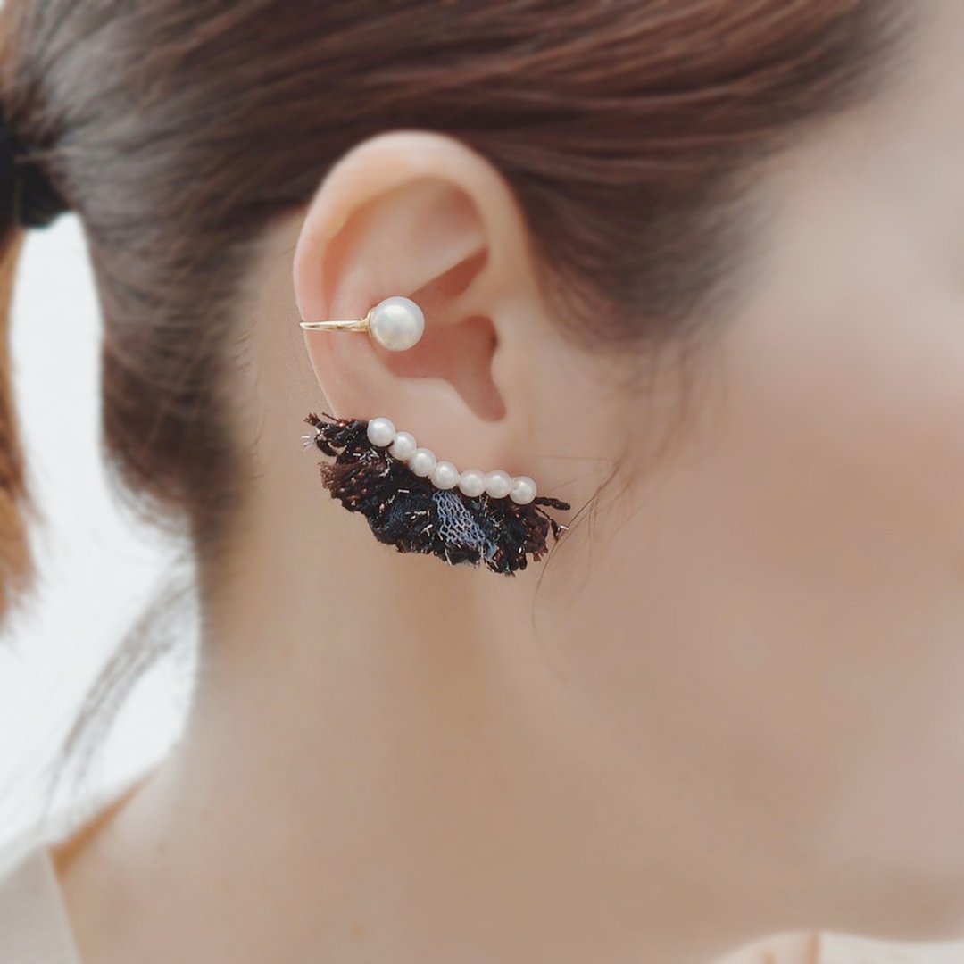 Pearl and tassel ear cuffs / Black - 耳环/耳夹 - 其他材质 黑色