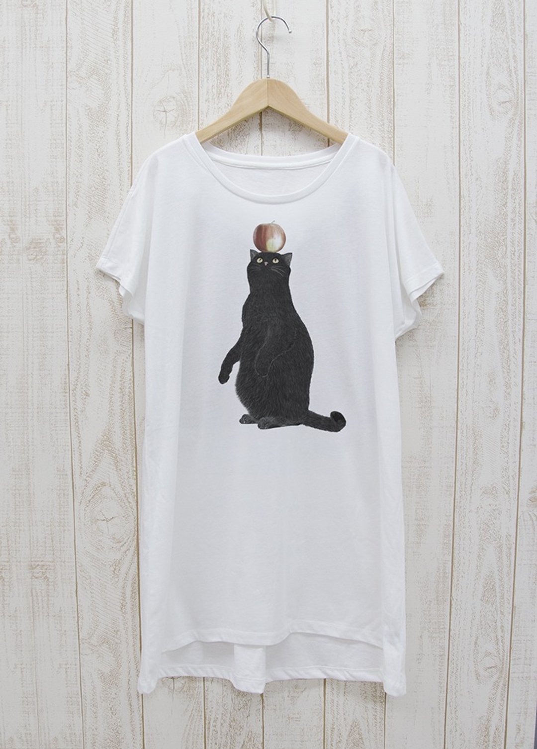 载着苹果的黑猫 洋装 T 恤 白色 / R003-O-WH - 洋装/连衣裙 - 棉 白色