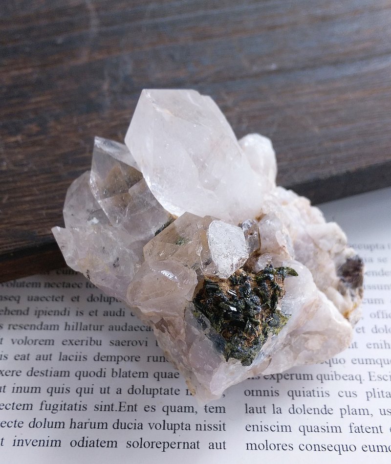 Quartz with lnclusions 绿帘石共生矿 花园水晶 天然矿石 原矿 - 摆饰 - 其他材质 