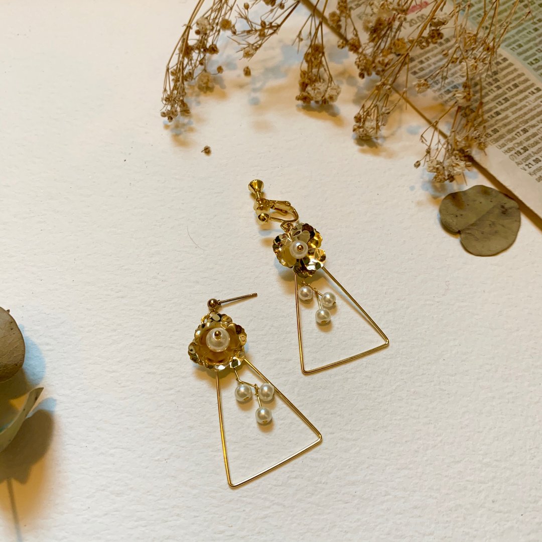 vividesign 个性三角耳环 - 耳环/耳夹 - 珍珠 金色