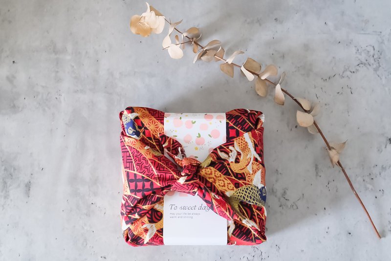 【禾果】小春日和日系包巾综合果干礼盒-红色锦鲤-圣诞礼物 - 水果干 - 棉．麻 红色