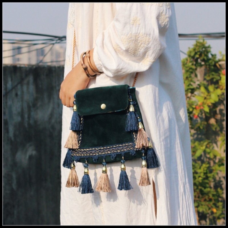 墨绿宫廷丝绒 流苏斜挎包 复古原创设计 手工布包 - 侧背包/斜挎包 - 棉．麻 绿色