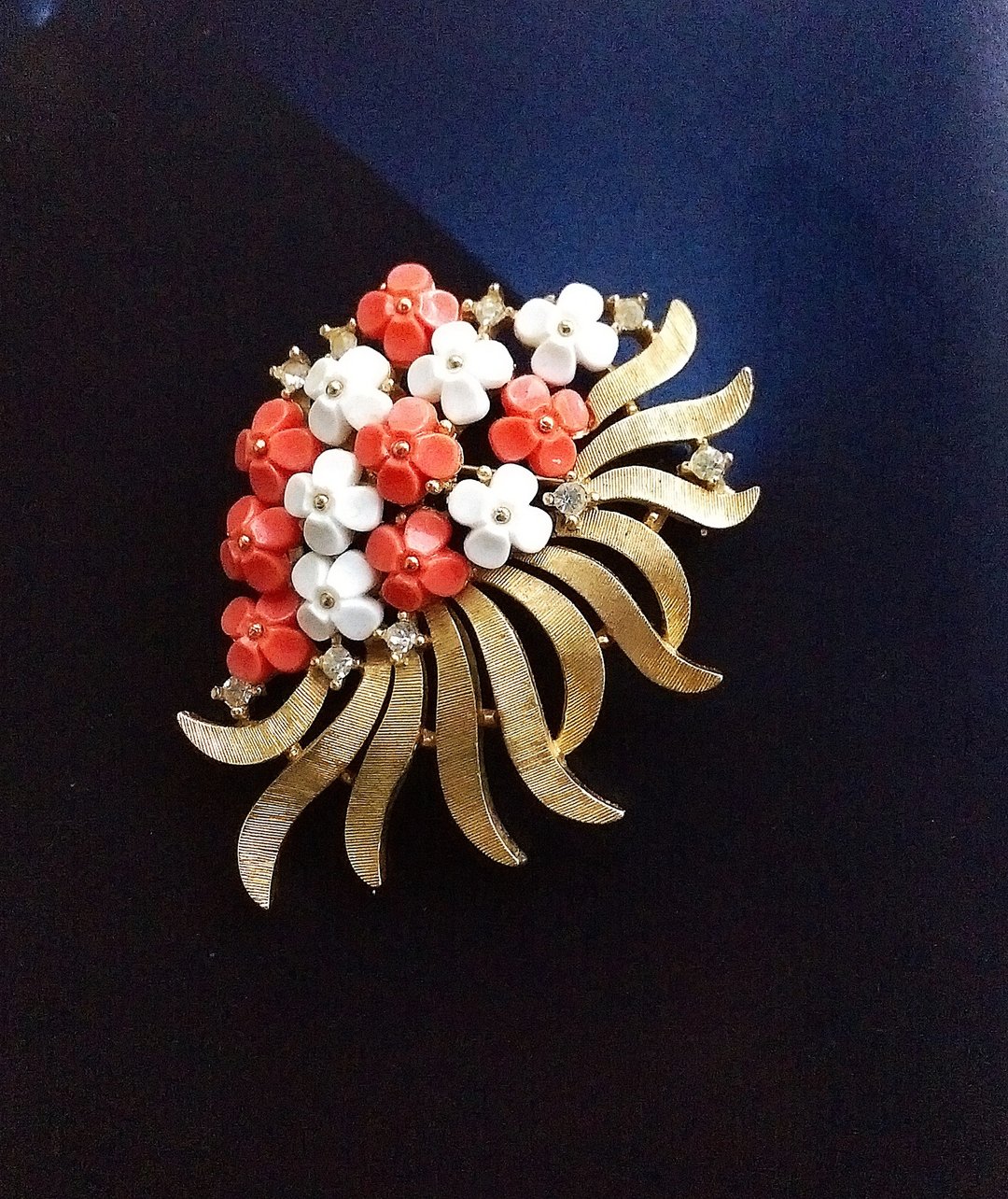 Vintage Jewelry 西洋古董饰品 TRIFARI 双色花簇 别针 - 徽章/别针 - 其他金属 金色