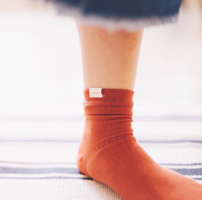 橘子色／纯棉间条纹中筒袜子 - 袜子 - 棉．麻 橘色