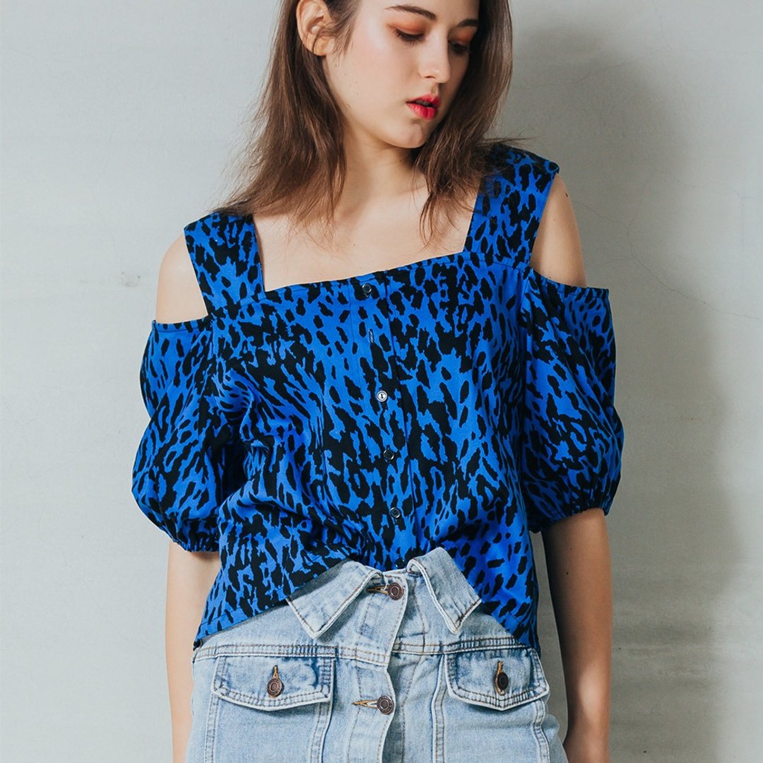 豹纹露肩短版上衣(蓝)│Who Cares 台湾服饰品牌 - 女装上衣 - 棉 蓝色