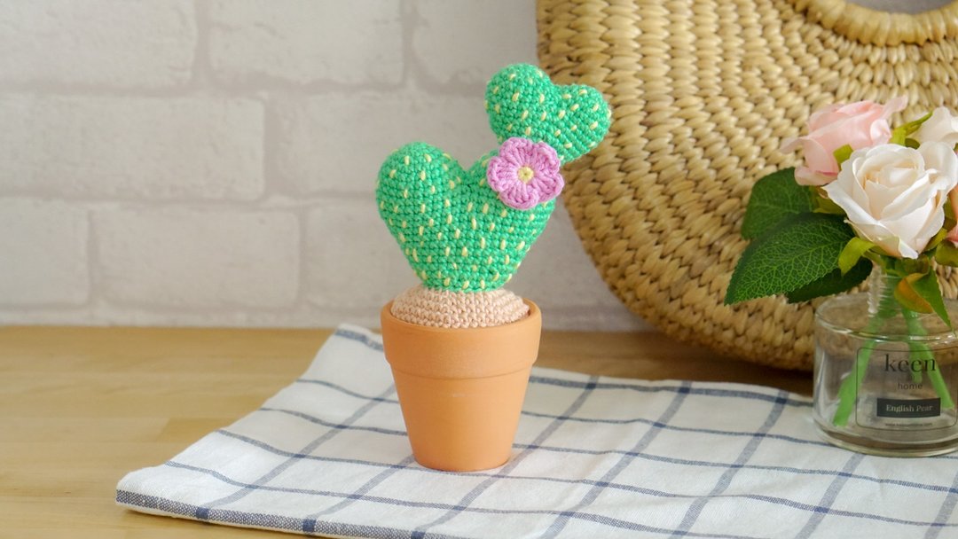 Double heart Handmade crochet cactus  in terracotta pot - 植栽/盆栽 - 棉 绿色