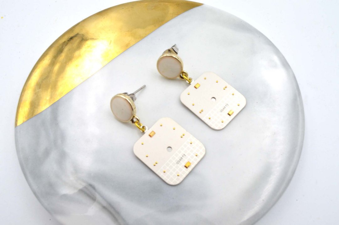金色古董表面耳环  Golden Vintage Dial Earrings - 耳环/耳夹 - 其他金属 金色
